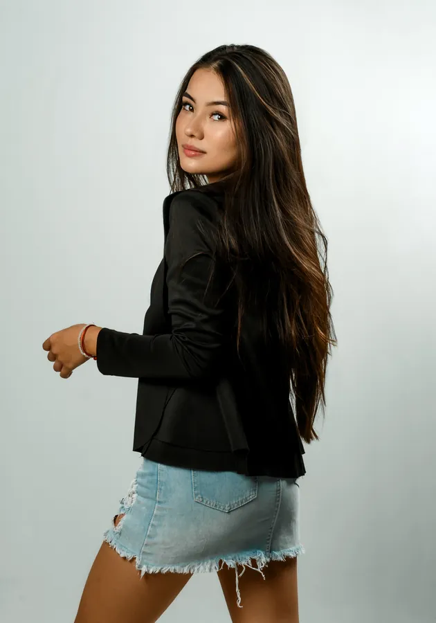 Ensaio fotográfico feminino de moda em estúdio