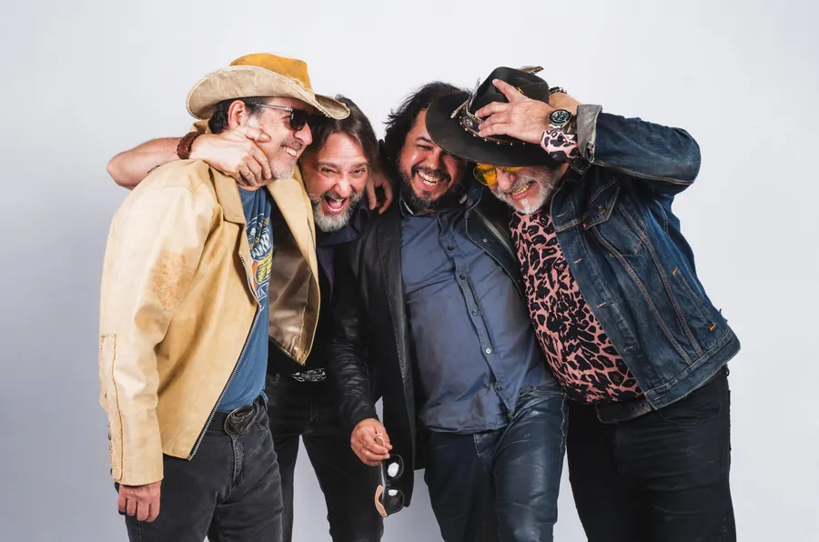 Foto da banda O Bando do Velho Jack em estúdio